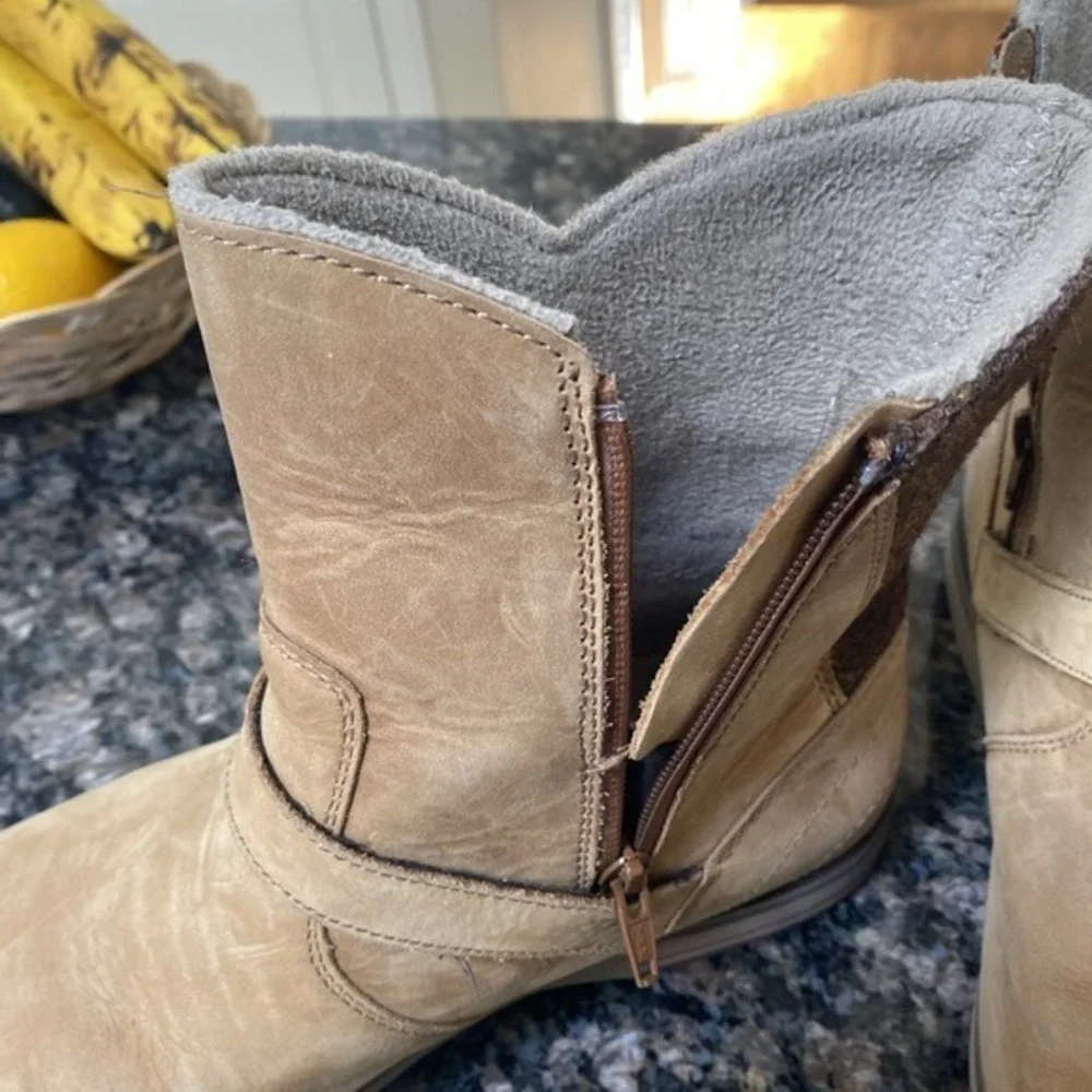 LL Bean Womans 9.5 w Tan Boots Suede Leather   ‎ 233